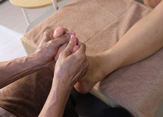 นวดเท้า กดจุด